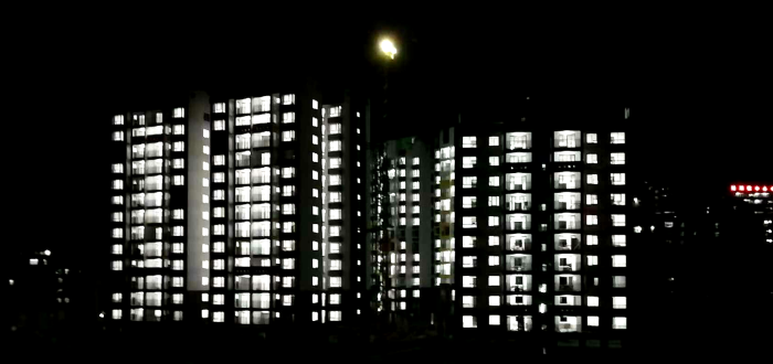 東蘭縣移民安置小區(qū)(EPC)項(xiàng)目夜景。李樂 攝.png