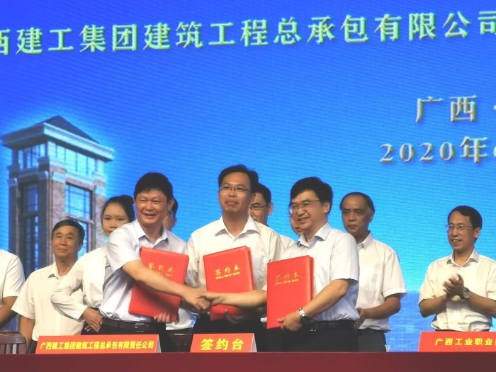 簽約現(xiàn)場。 王瑾貞 攝.jpg