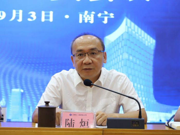 陸烜主持。李立云 攝.jpg