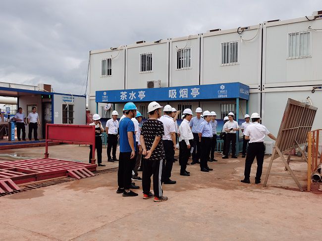 孫大光在聽取項目情況匯報。祁建強 攝（修圖）.jpg