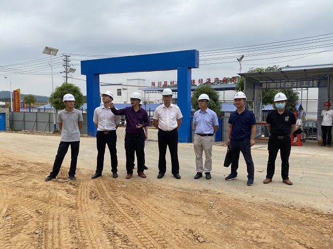 蔡桂全（右四）在項(xiàng)目檢查。廖益通 攝（修圖）.jpg