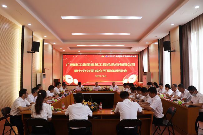 座談會(huì)現(xiàn)場(chǎng)。周煜川 攝（修圖）.jpg