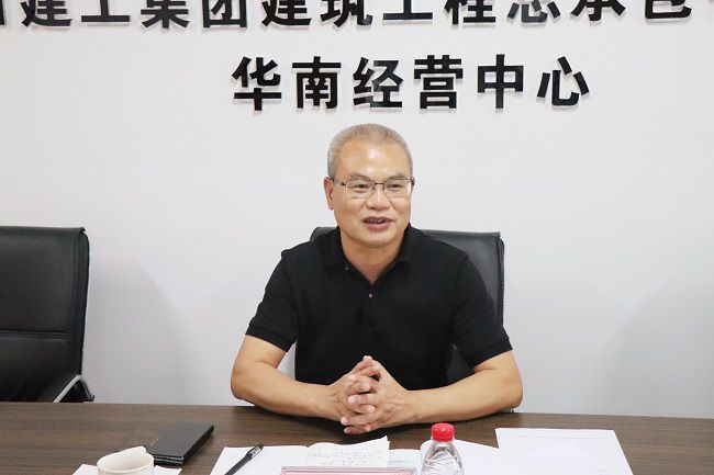 鄧少新在會(huì)上發(fā)言。周煜川 攝（修圖）.jpg