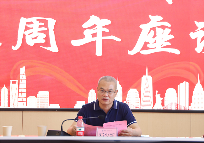 鄧少新講話。楊鈺 攝（修圖）.png